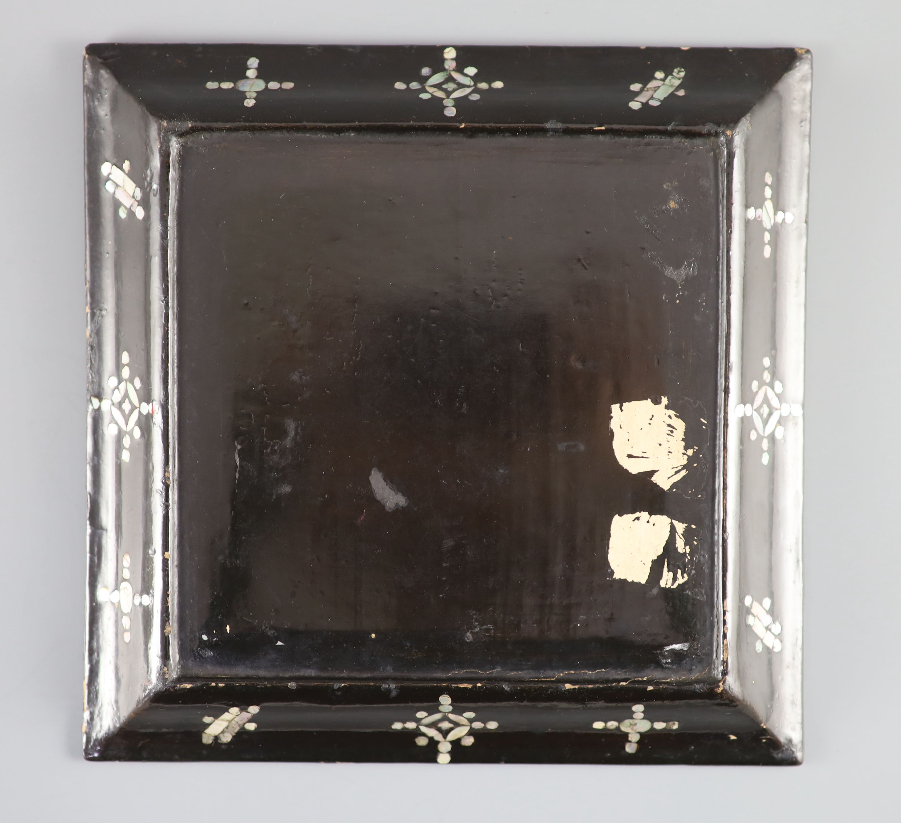 A Chinese lac burgaute square dish, 18th century, 18.5cm